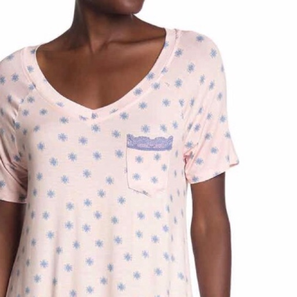 Sleep shirt v-neck with lace in size Small… - Picture 4 of 4